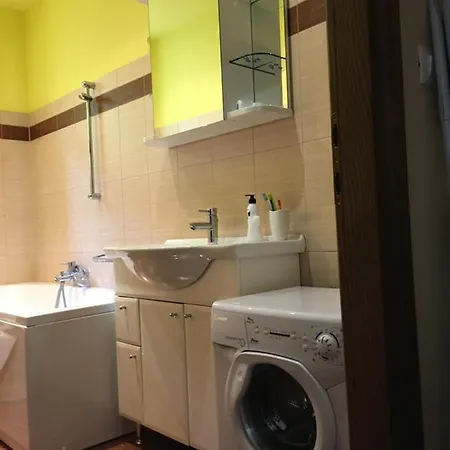 Little Yellow House Apartman
